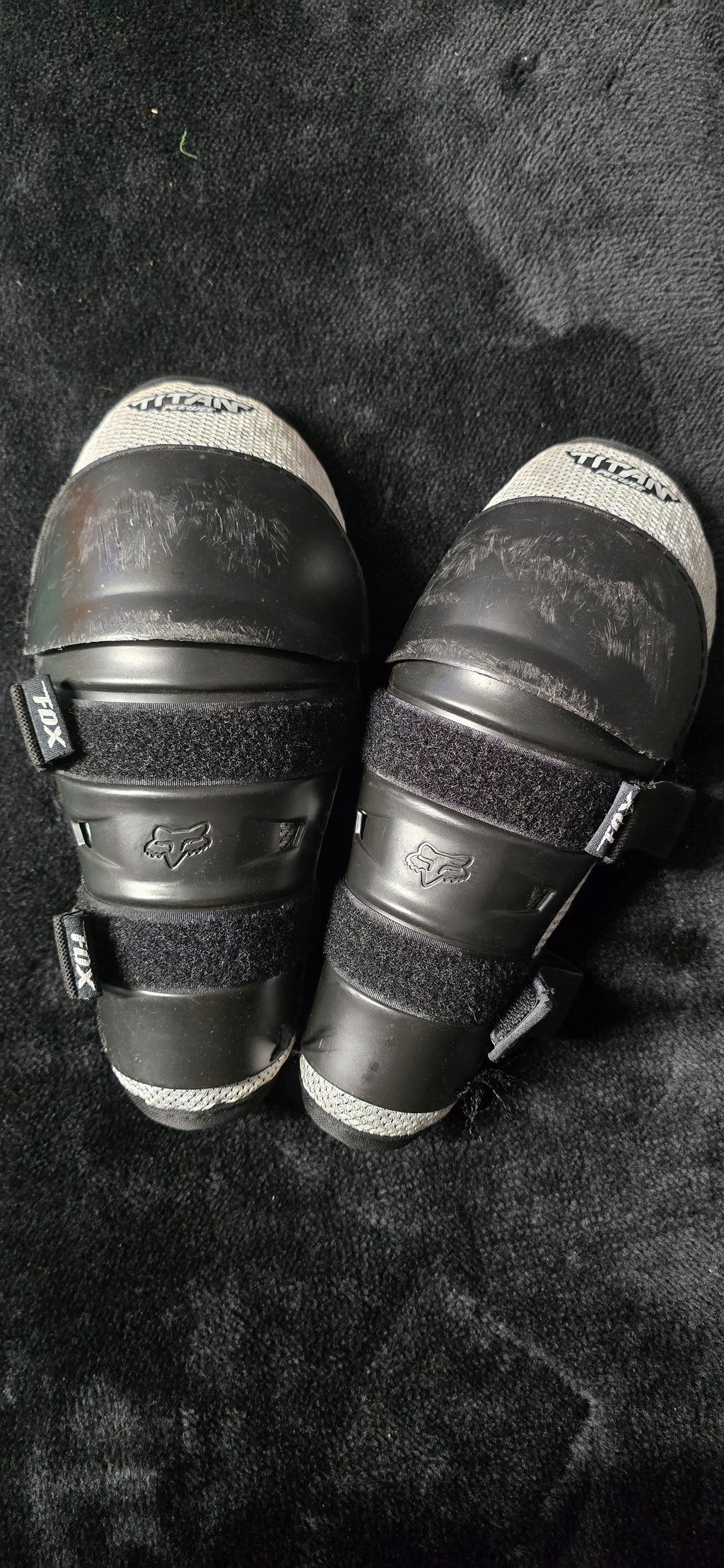 Fox peewee knee guards
