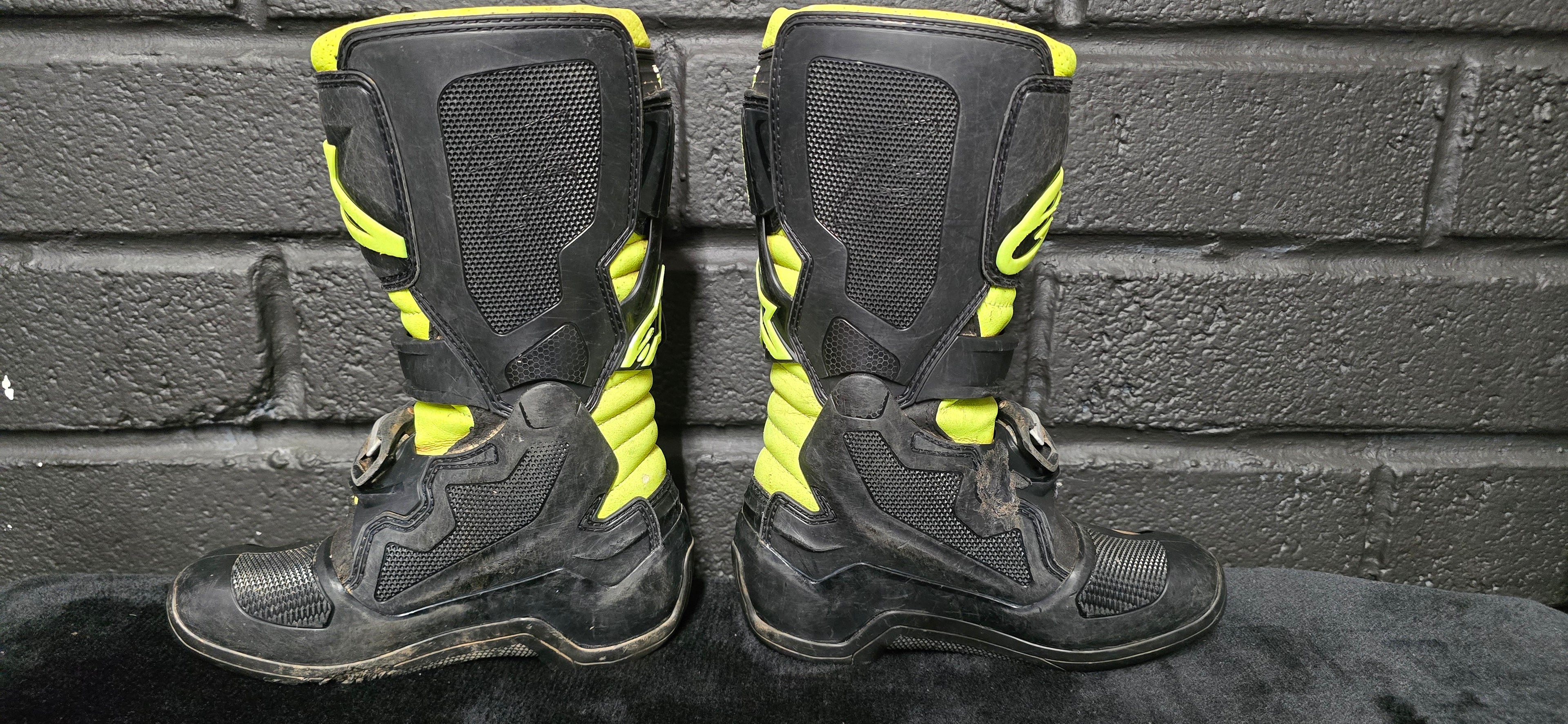 Alpinestars Tech7s UK2