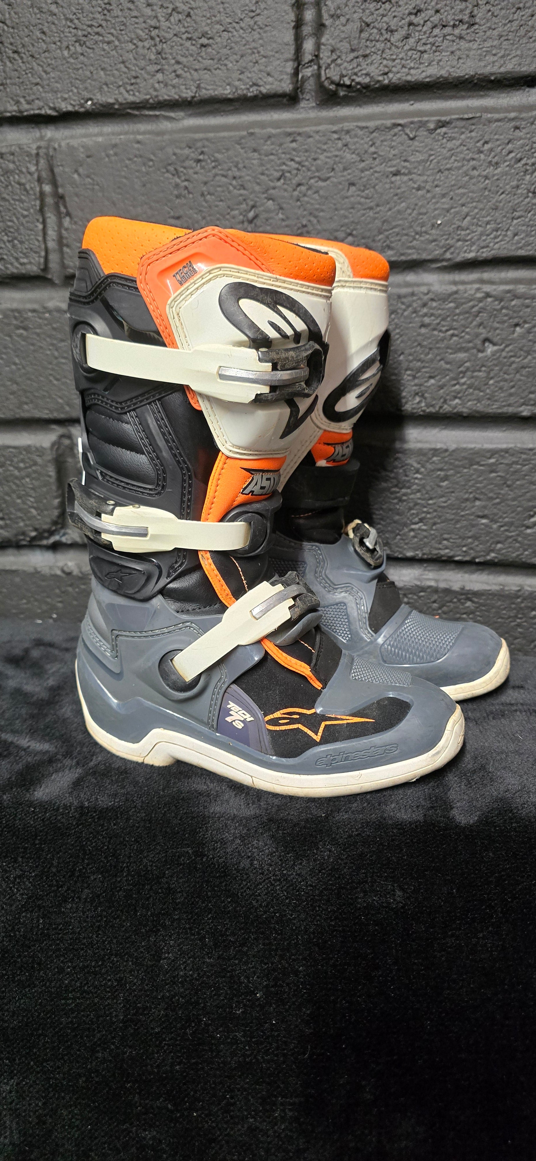 Alpinestars Tech 7s UK2