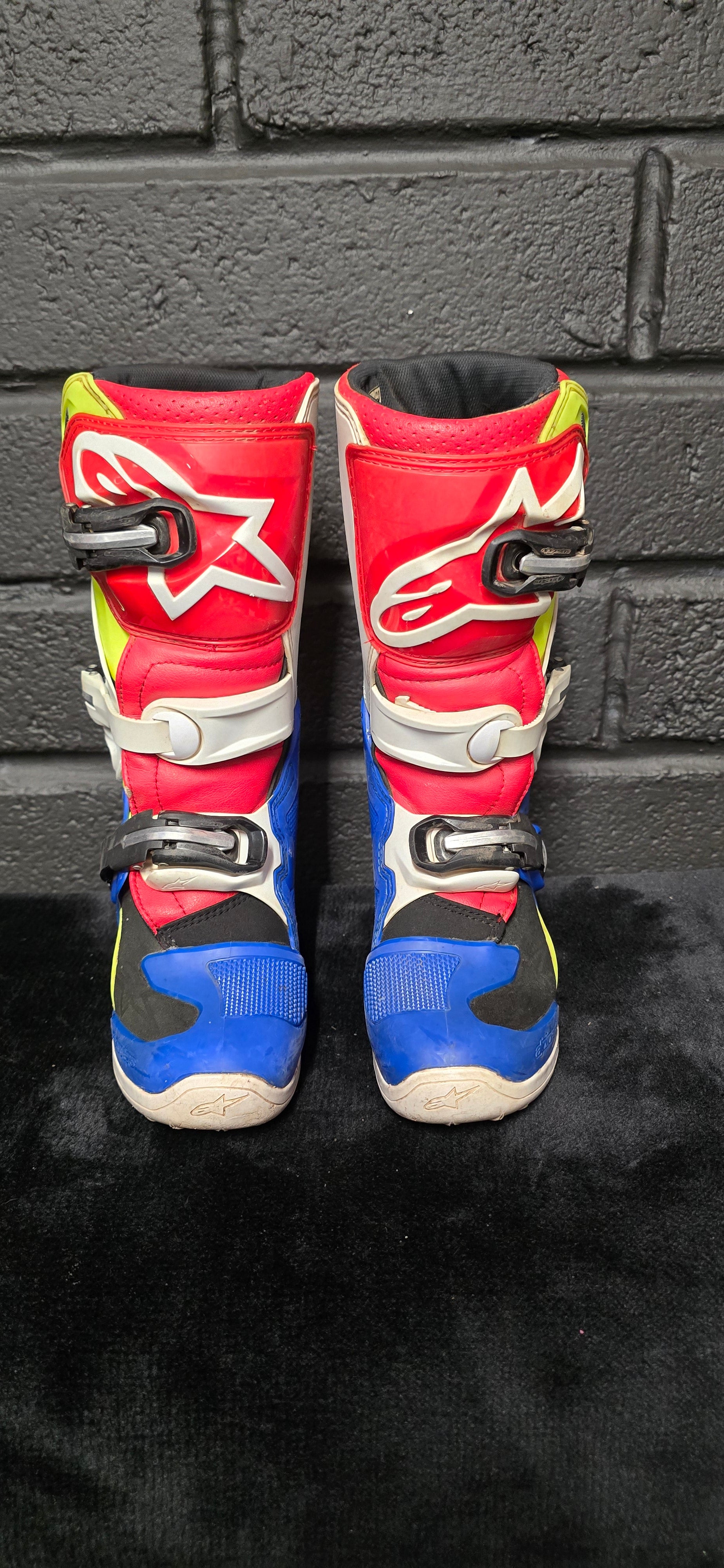 Alpinestars tech7s UK1