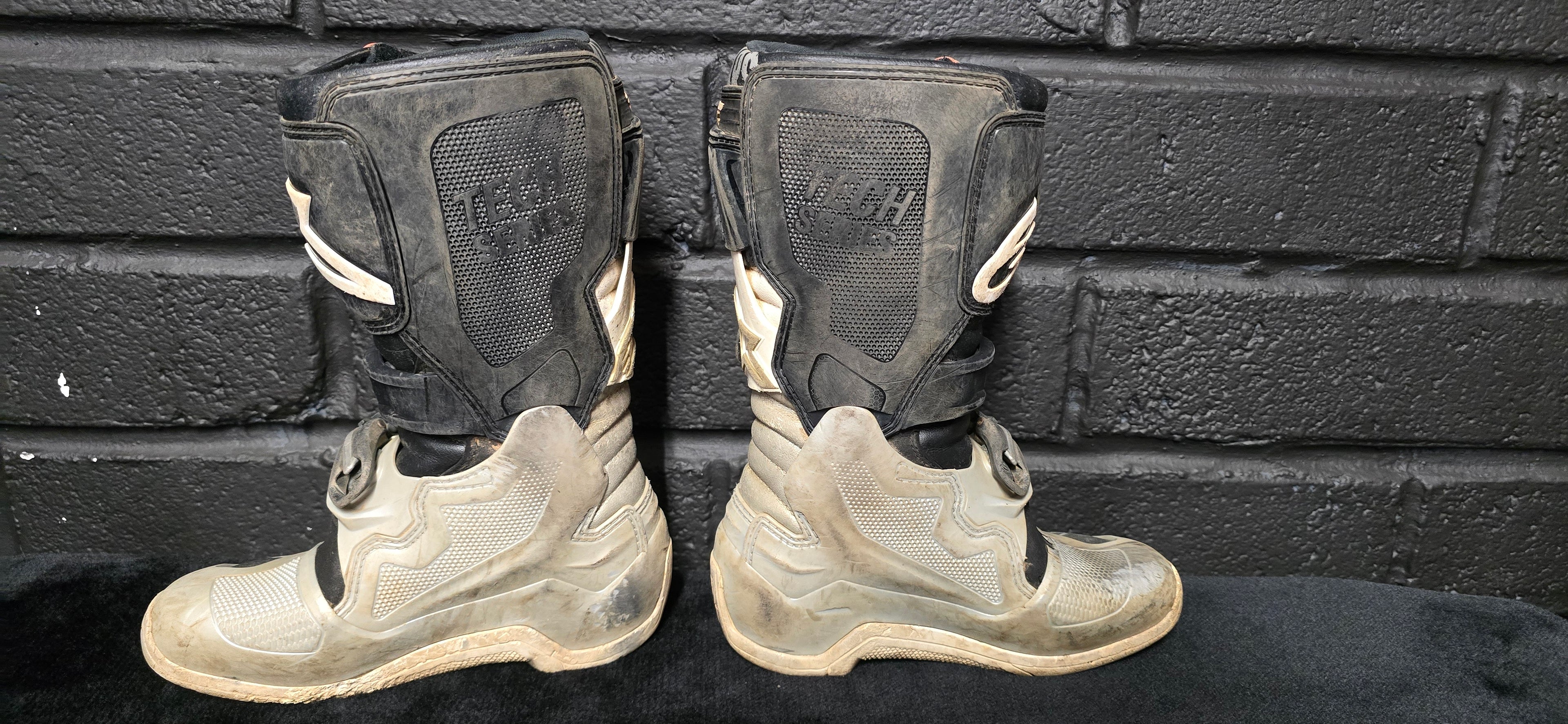 Alpinestars Tech 7s UK2