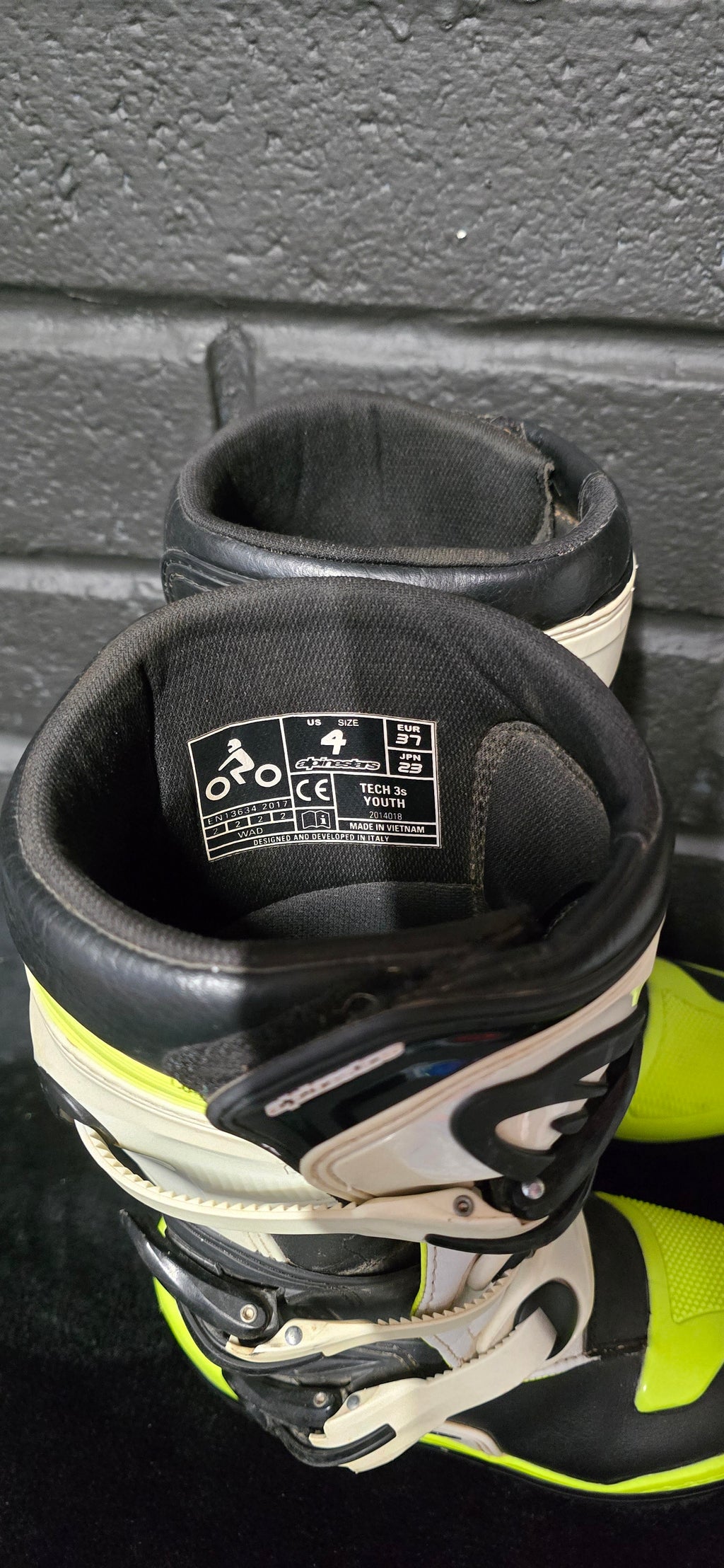 Alpinestars Tech 3s UK3