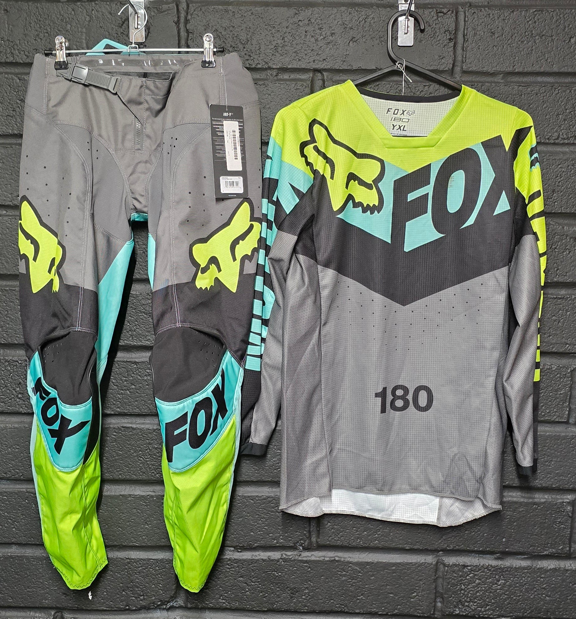 Fox YXL/28' *new pants*
