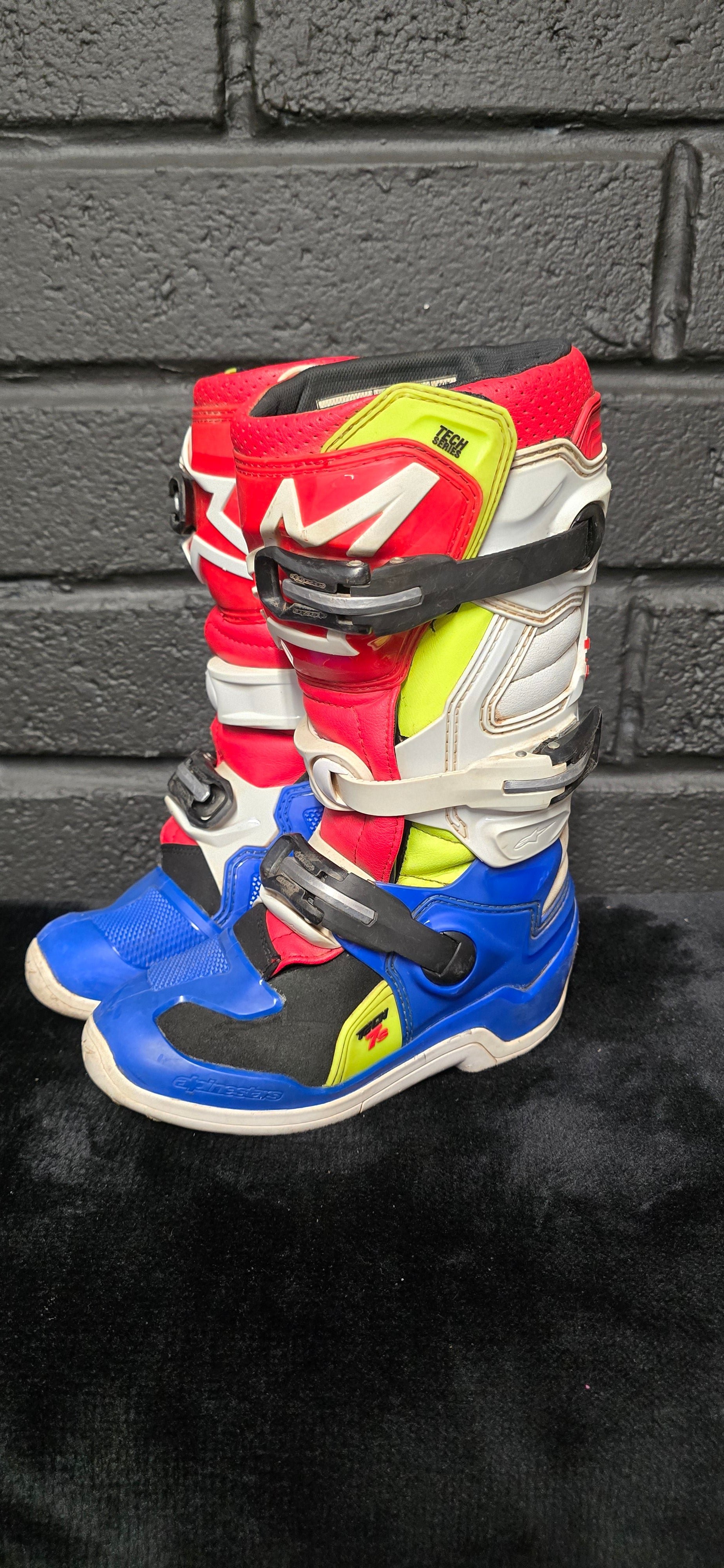Alpinestars tech7s UK1