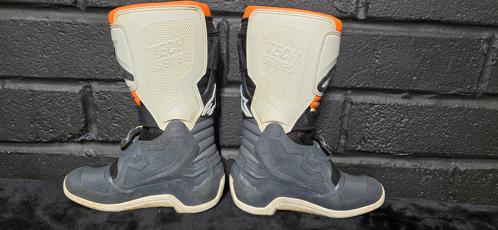 Alpinestars Tech 7s UK2