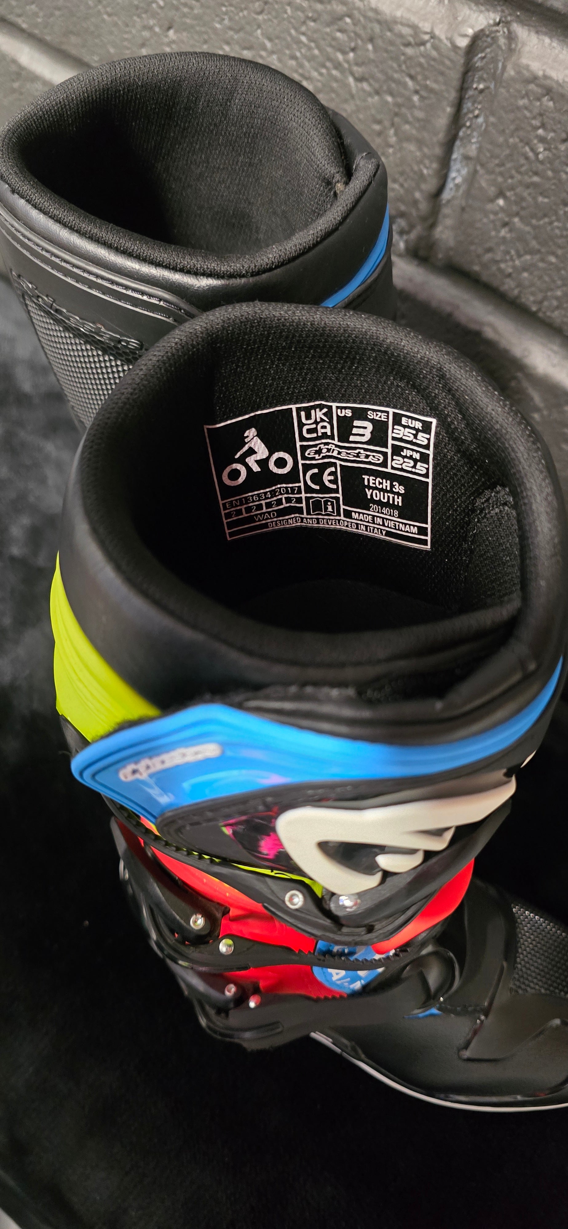 Alpinestars tech3 UK2