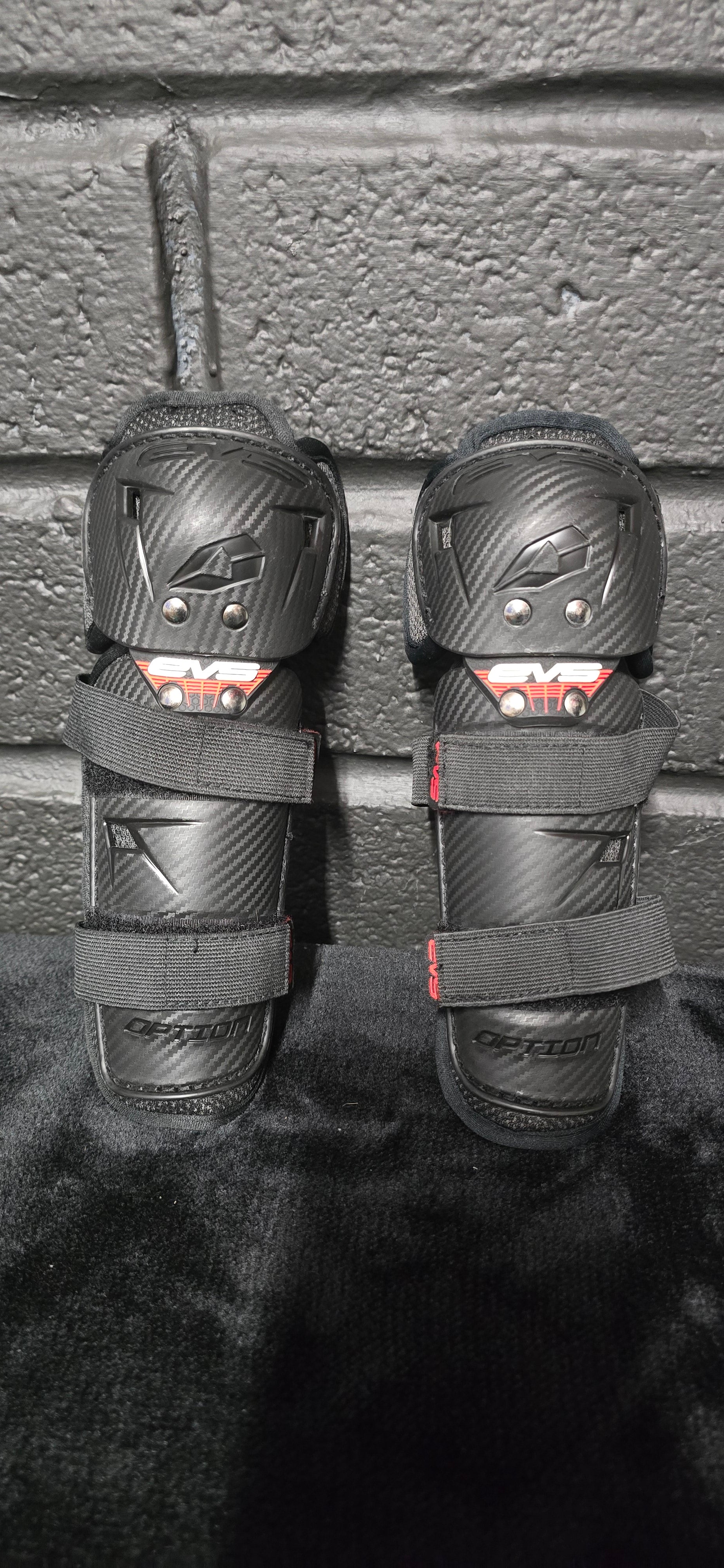 EVS knee guards
